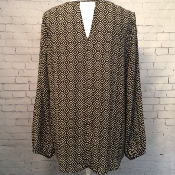 Pleione Nordstrom Geometric Print V-Neck Blouse - Picture 5 of 8